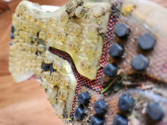Agressive soled spikeless shoe