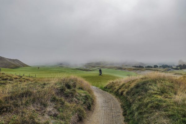 peter-robbins-golf with fog lifting